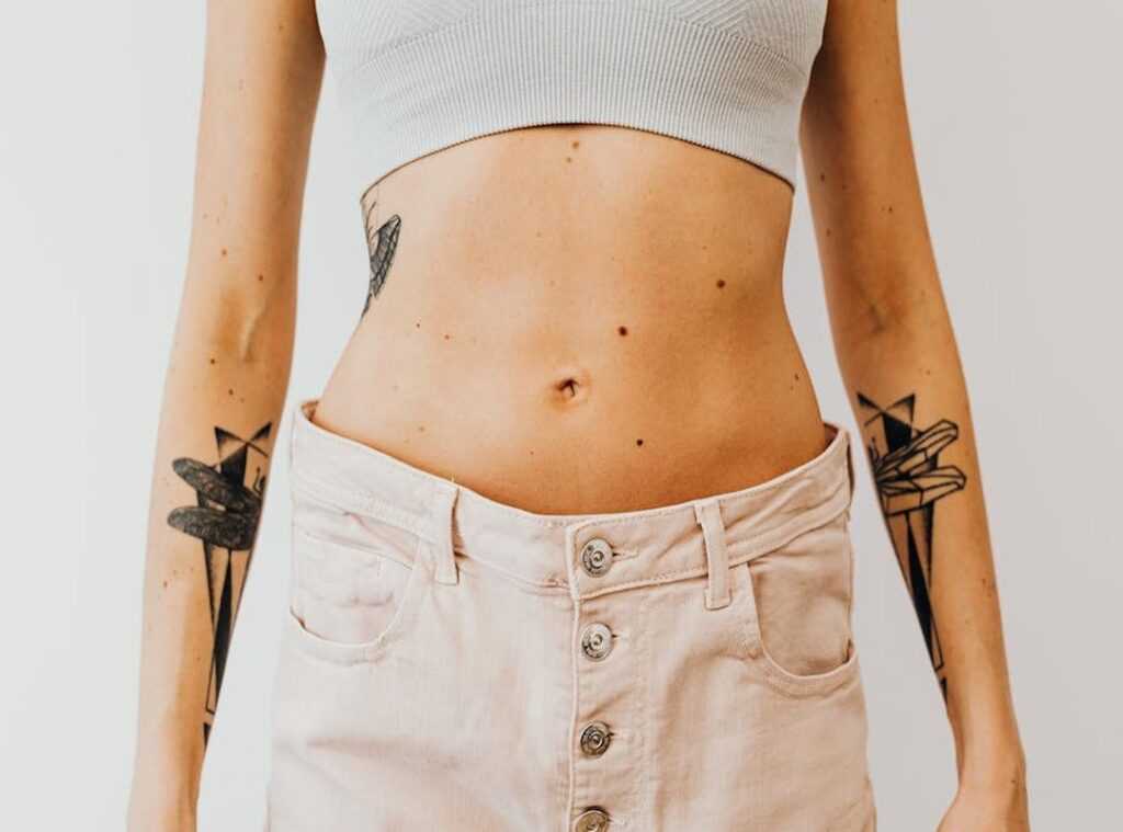 tatuajes abdomen mujer pequeños